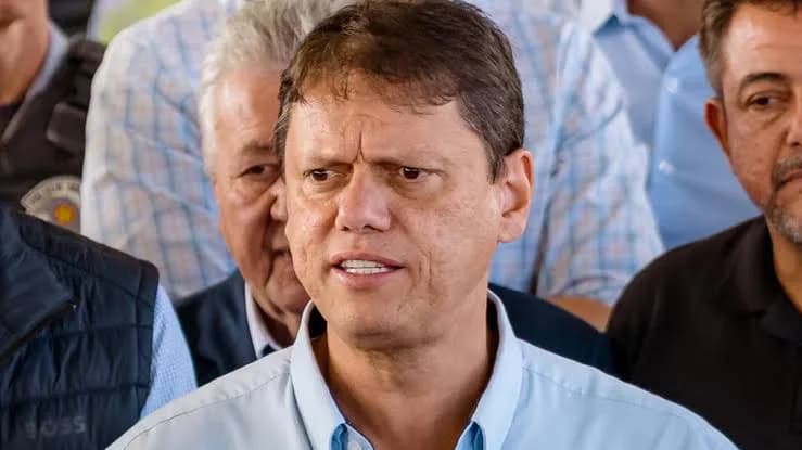 Tarcísio mantém 46% de aprovação e tem 50% das intenções de voto em São Paulo