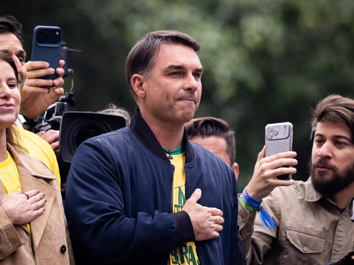 Flávio Bolsonaro aciona TSE contra Lula e Alckmin por suposto uso da máquina pública
