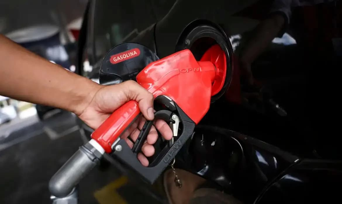 Governo federal sanciona lei que eleva penas para furto e roubo de combustíveis
