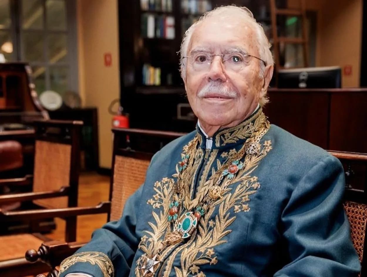 José Sarney é internado em São Paulo para continuidade de tratamento contra pneumonia