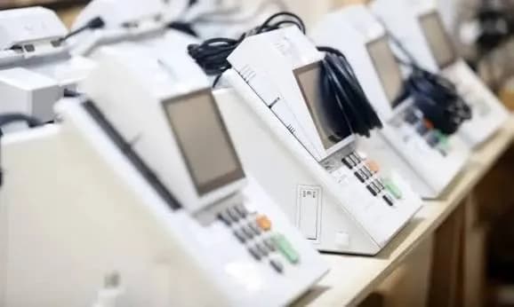Justiça Eleitoral inicia preparação de mais de 114 mil urnas em São Paulo