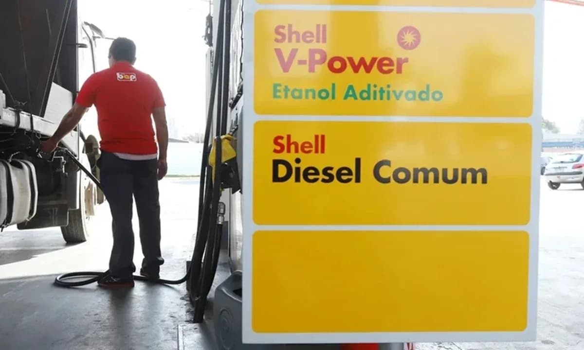 Governo federal prorroga subsídio de R$ 2,12 no litro do diesel