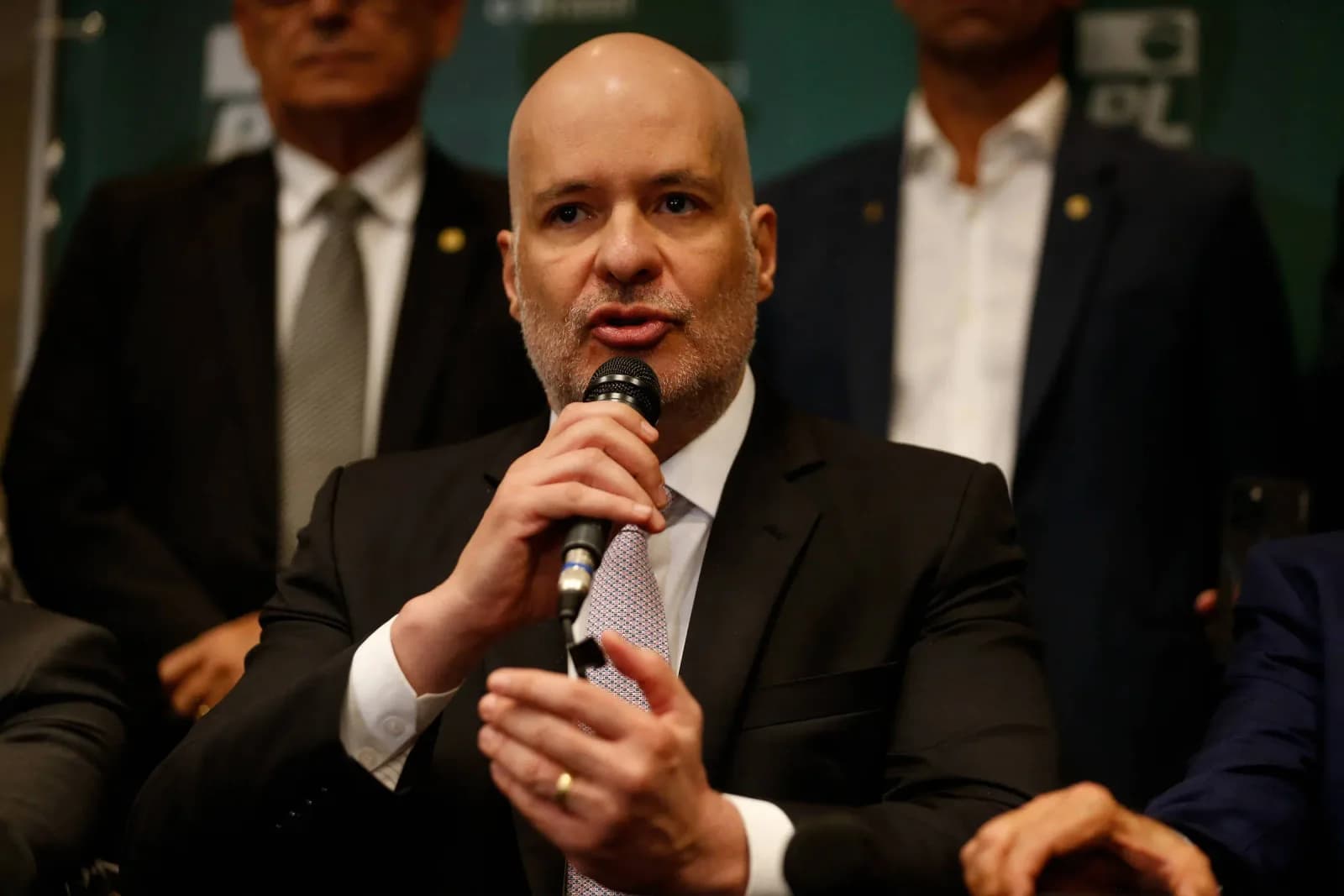 Advogado Marcelo Bessa deixa defesa de Jair Bolsonaro no STF após recuo sobre pena