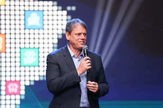 Tarcísio lidera com folga a corrida ao Governo de SP nas pesquisas de setembro
