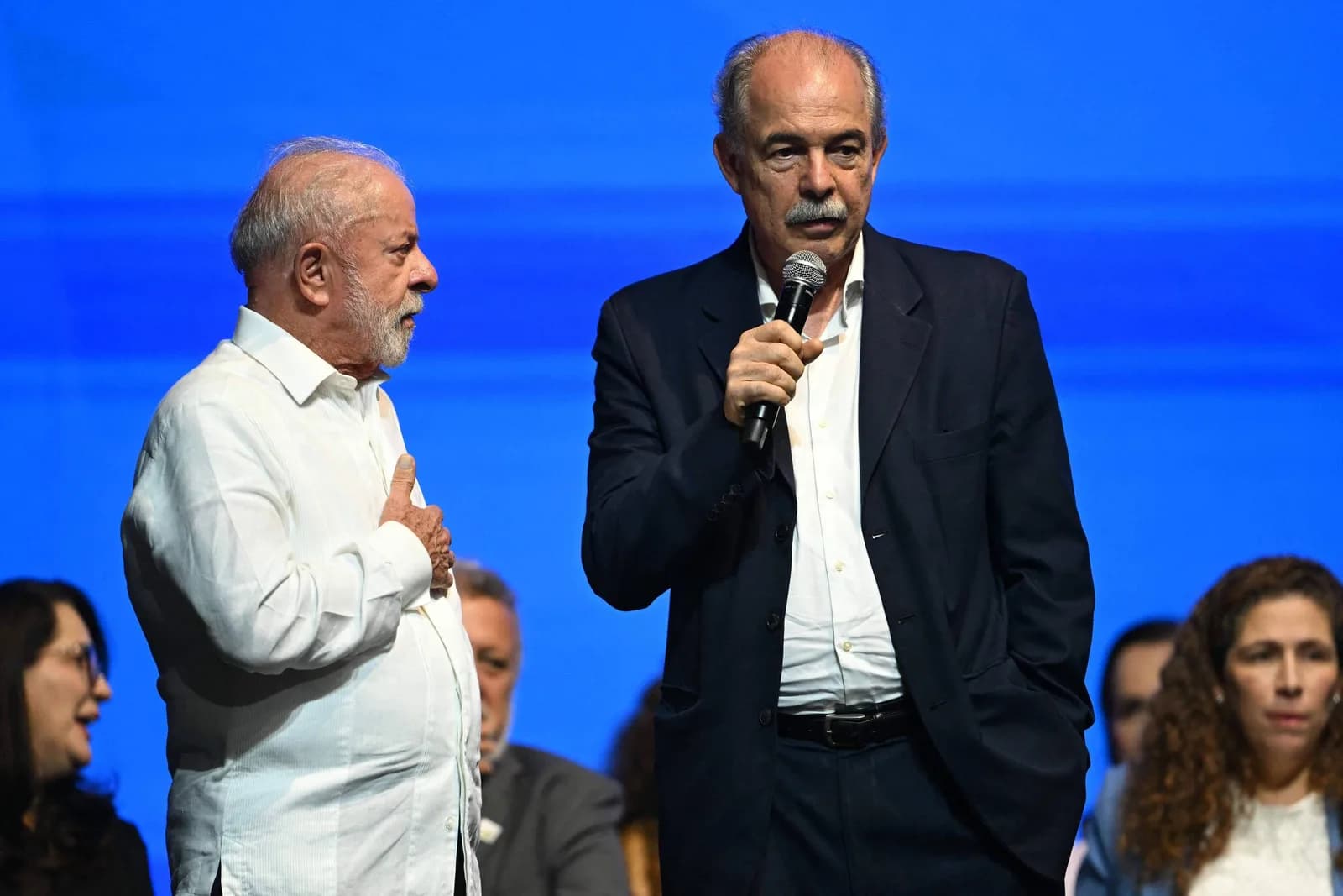Mercadante tira férias do BNDES para reforçar campanha à reeleição de Lula