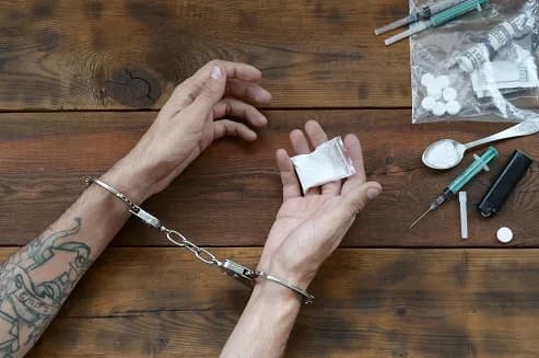 STJ vai definir se preso que encomenda droga a visitante responde por tráfico