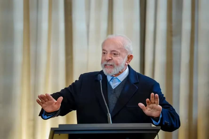 Lula acusa gestão Bolsonaro por fraude no INSS e cita ressarcimento a aposentados